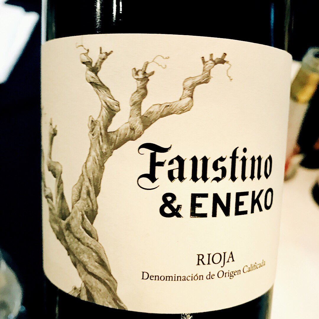 devinosconalice's tweet photo. Un clásico que nunca decepciona (añada 94). @verema #VeremaMadrid con @BodegasCampillo. ¡No os perdáis el nuevo invento de @bodegasfaustino con @enekoatxa, está jodidamente rico!
#eventosenMadrid #eventosdevino #devinosconalicia #wine #winelover #winetasting #wineblog #winetime https://t.co/Oac9EqxGVN