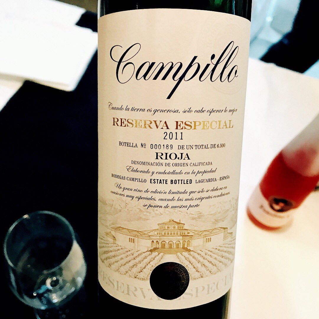 devinosconalice's tweet photo. Un clásico que nunca decepciona (añada 94). @verema #VeremaMadrid con @BodegasCampillo. ¡No os perdáis el nuevo invento de @bodegasfaustino con @enekoatxa, está jodidamente rico!
#eventosenMadrid #eventosdevino #devinosconalicia #wine #winelover #winetasting #wineblog #winetime https://t.co/Oac9EqxGVN