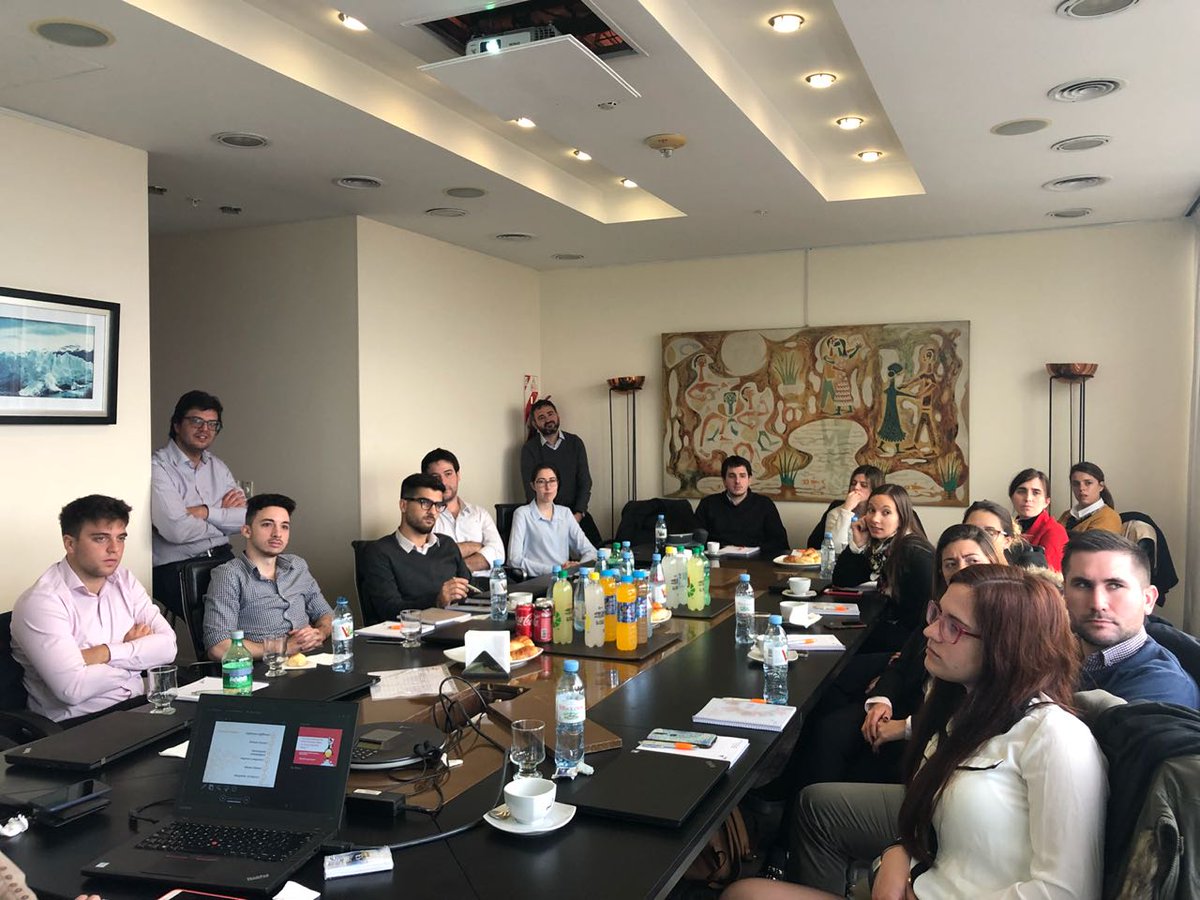 NicolasCarusoni's tweet photo. Focus group de #innovacion con seniors de tax, legal, assurance y advisory de @PwC_Argentina @cecisamp @nicocasarino https://t.co/bqp5R8Abwc