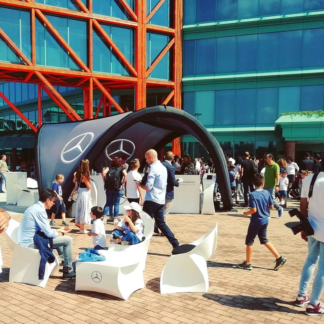 SignusOne's tweet photo. We are so lucky to work with prestigious brands like Mercedes Benz - Aesthetic Design for Premium brands. #signus #signusone #mercedesbenz #brandexperience #inflatabletents #inflatabletent #dutchdesign https://t.co/bGDTfJ01bE