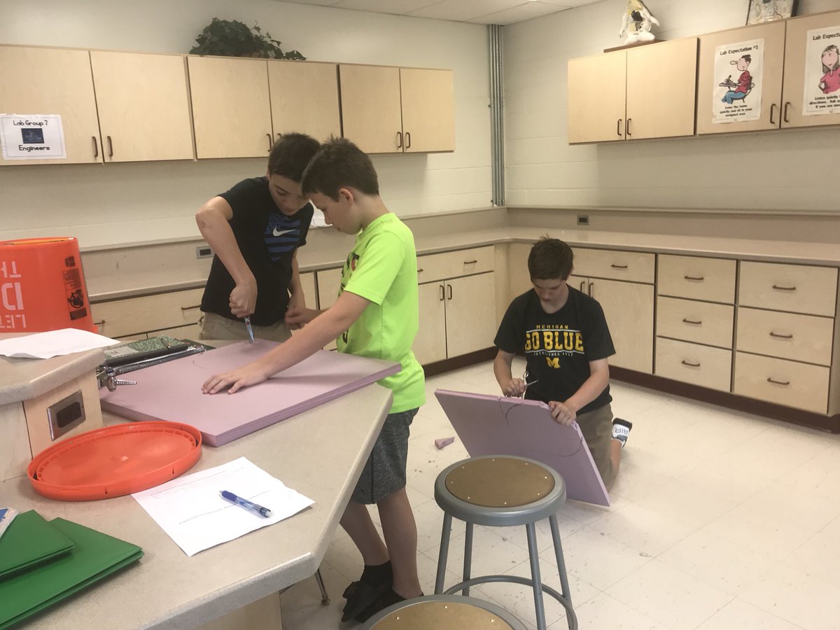 jgschlenkert's tweet photo. Scientists build devices to reduce thermal energy transfer in hopes the popsicle will stay frozen!! #WeAreLamphere @PagePanthers @PageSciDept https://t.co/oY1cbOgf3a