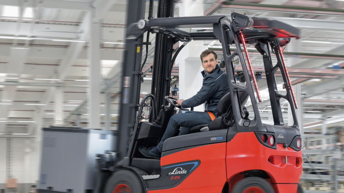 Водитель штабелера вахта. Вилочный погрузчик Linde – e20. Погрузчик Linde c4026. Водитель погрузчика(на вилочный погрузчик TFN 3 Т.). Linde 393 погрузчик.