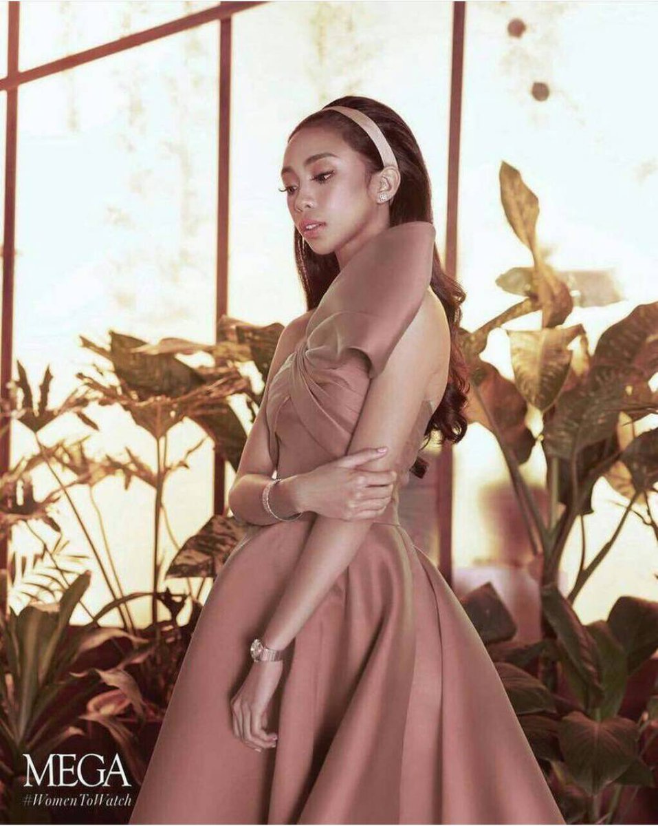 MMEofc's tweet photo. Our princess.

With a sleek pulled-back do softness is balanced off with the statement bow. Relaxed but defined.

MAYMAYWalks ForAMATO
@maymayentrata07 https://t.co/1RGH6gcCDM