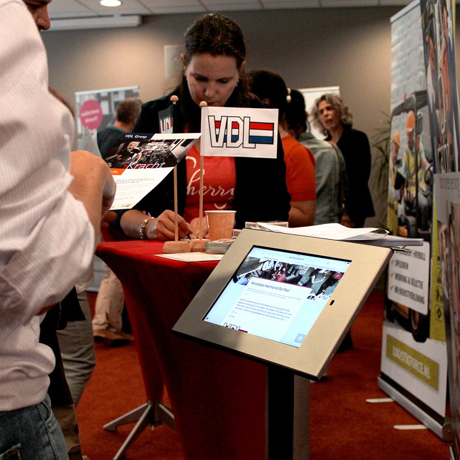 Senzer_'s tweet image. De workdate van Senzer en @UWV vond deze middag plaats! De tafeltjes van de werkgevers werden drukbezocht en werkzoekenden konden hier kort in gesprek gaan met ze. #Talentzien #Workdate #Toekomstgeven