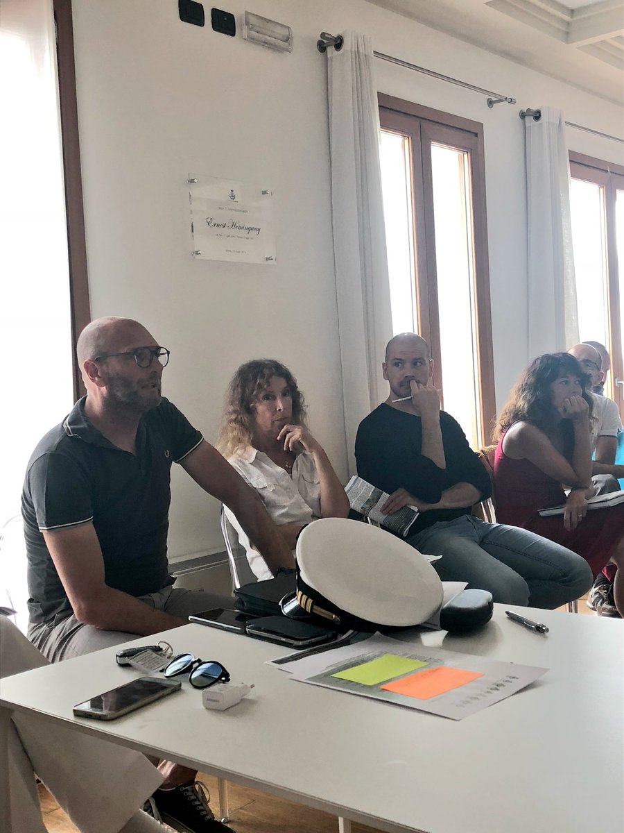 ContrattoCOSTA's tweet photo. I portatori di interesse sistanno confrontando su: 
✅produttività locale settori di #pesca e acquacoltura
✅ governo, gestione e modalità di fruizione di spazi d’#acqua
✅ fattori ambientali, socio-economici e politico-gestionali che condizionano qualità e quantità di produzione https://t.co/JGVKSaFX3U