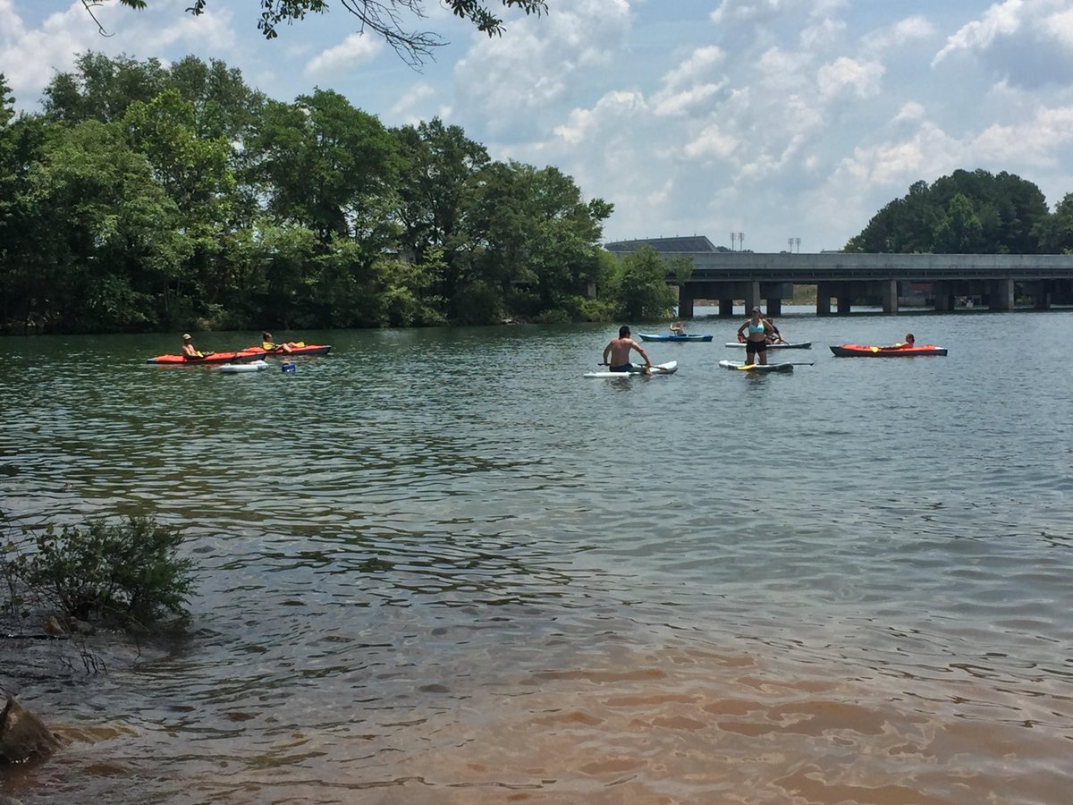 ClemsonPRTM's tweet photo. #Clemson #TeamRiverRunner partnered with #recreationaltherapy #adaptivesports program at @ghs_org & @upstatewarrior to provide opportunities for #military #veterans to enjoy Lake Hartwell by #kayak #paddleboard. The purpose: connect student & non-student veterans with #recreation https://t.co/jaAU3fBcTQ
