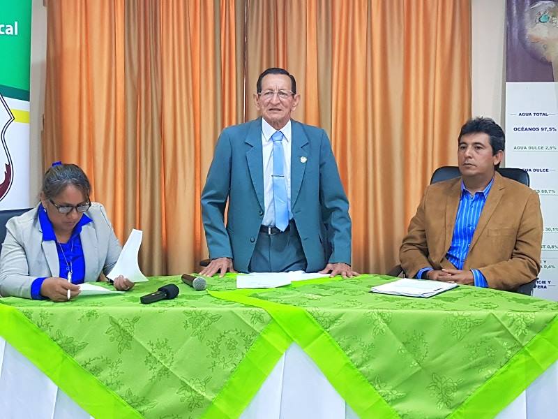 LATRONCALGAD's tweet photo. #LaTroncalEnAcción
El #GADLaTroncal, presidido por su burgomaestre #AmadeoPachecoRivera, y la Empresa Pública Municipal de Agua Potable y Alcantarillado #EMAPATEP, firmaron un Convenio para la ejecución de alcantarillado sanitario en 11 ciudadelas de La Troncal. https://t.co/j70oQMaMgX