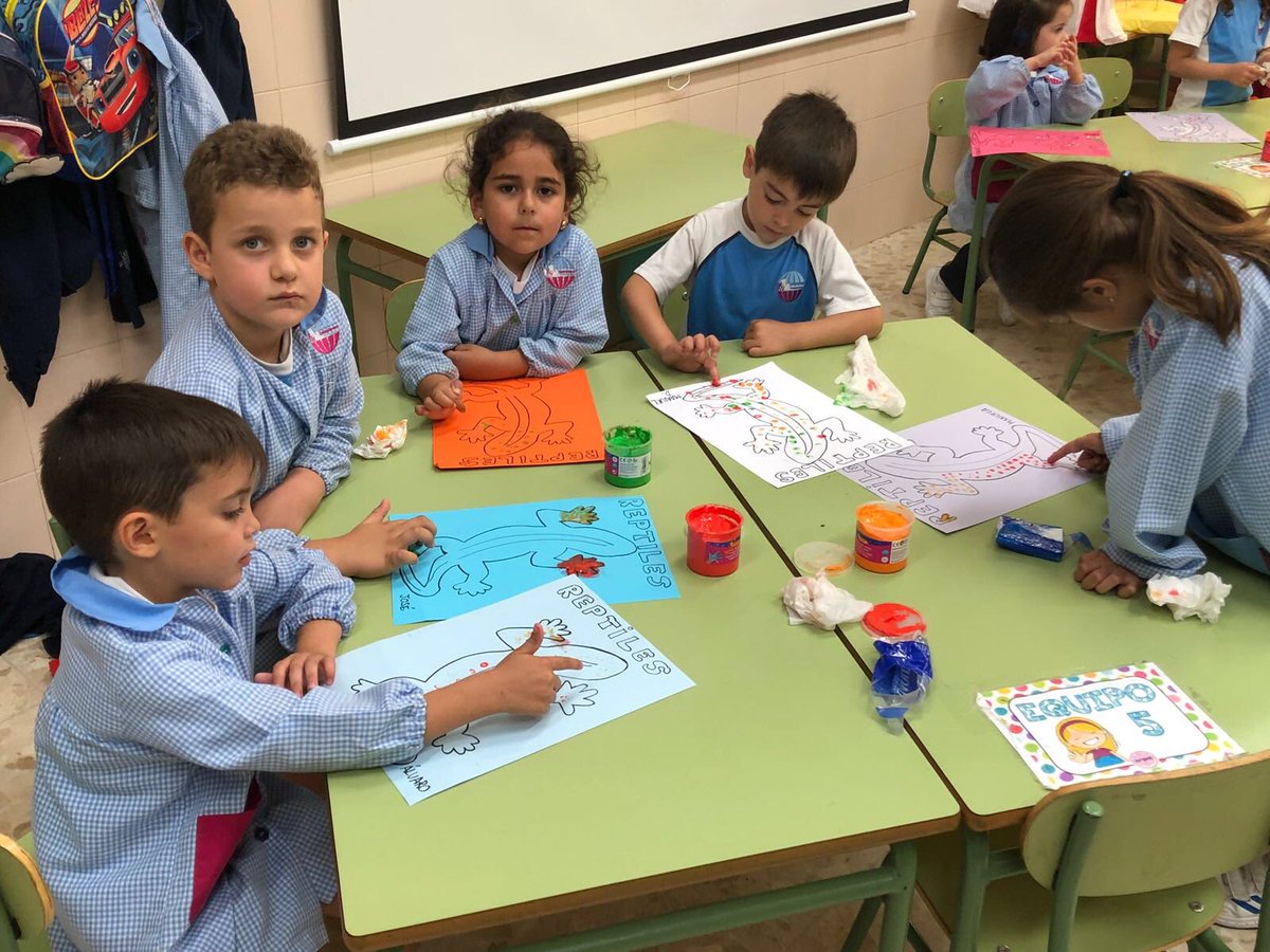 FMAutrera's tweet photo. Los alumnos y alumnas de 4 años trabajando en su proyecto "Los reptiles" https://t.co/HjYpNhaGnN