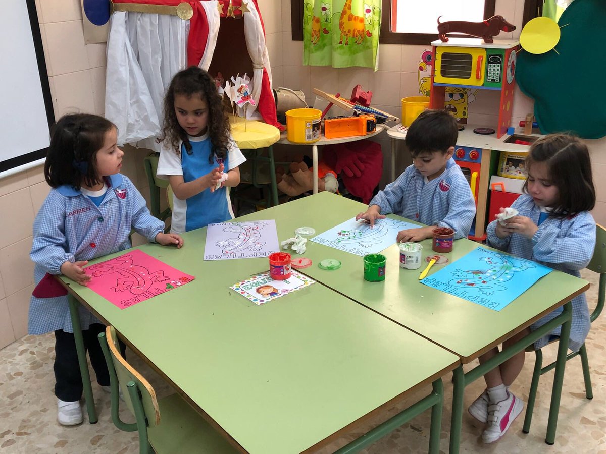 FMAutrera's tweet photo. Los alumnos y alumnas de 4 años trabajando en su proyecto "Los reptiles" https://t.co/HjYpNhaGnN