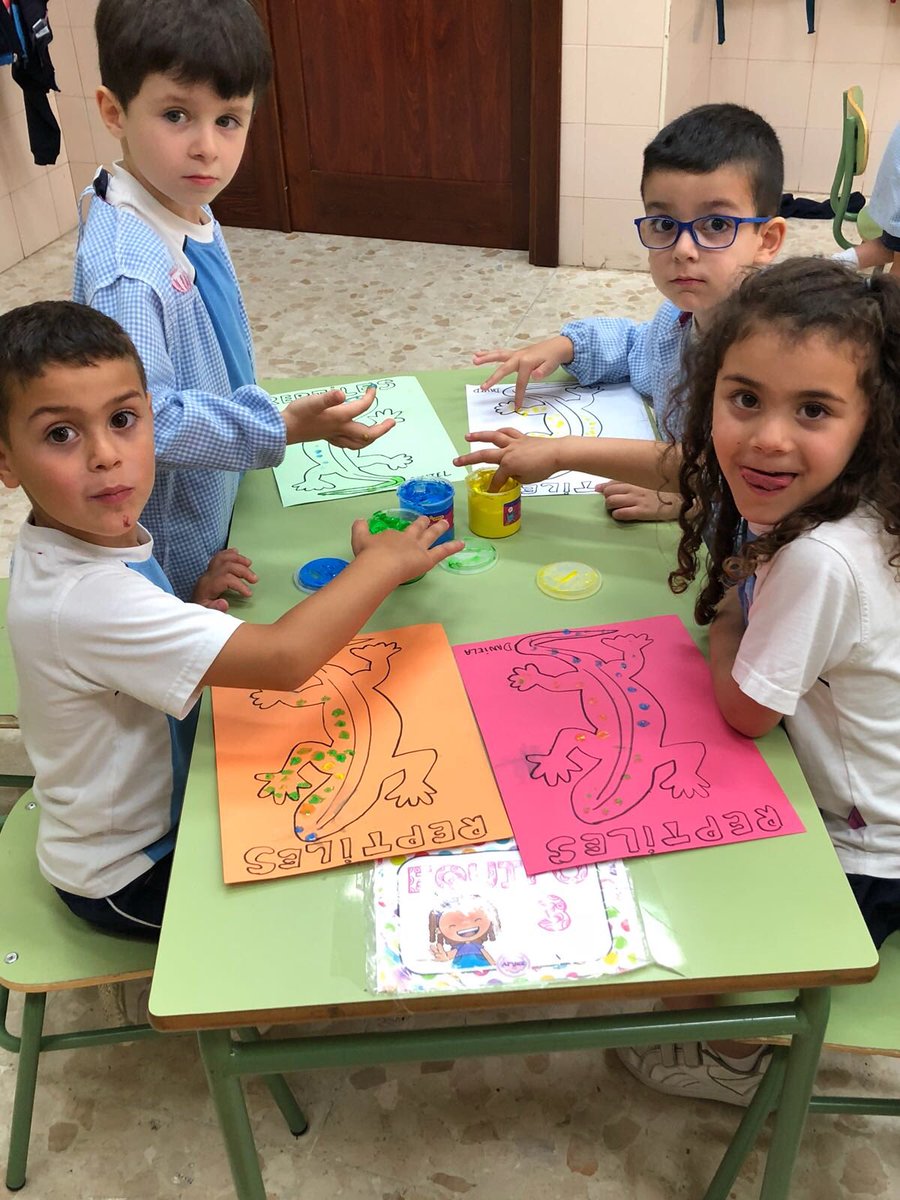 FMAutrera's tweet photo. Los alumnos y alumnas de 4 años trabajando en su proyecto "Los reptiles" https://t.co/HjYpNhaGnN