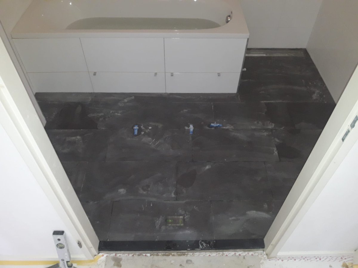 BOUWEXPERT's tweet photo. 2weken geleden gestart met een totale woning- en tuinrenovatie in Dronten https://t.co/4zCMhLMTSo