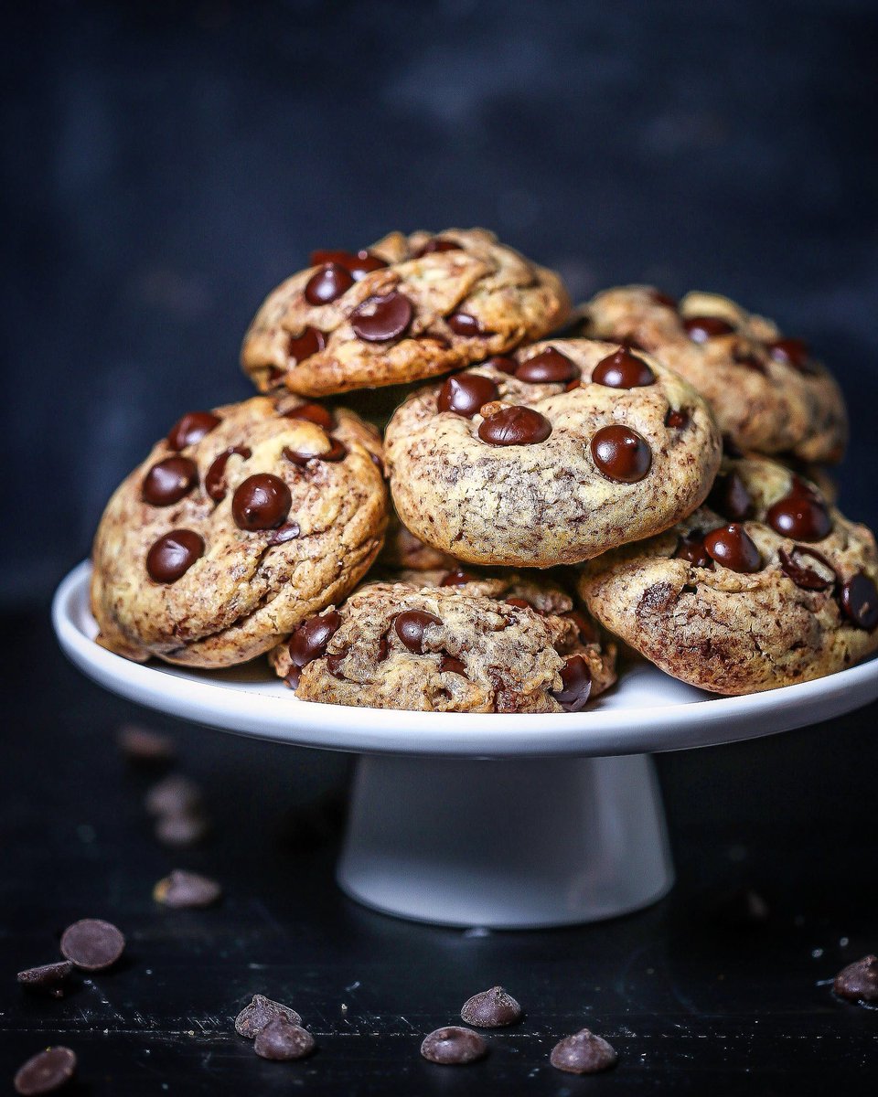 should_make's tweet photo. Who needs a cookie? 🍪🍪 These olive oil chocolate chip cookies are new on the blog today. And yep, that’s grated chocolate baked right into the dough. 
https://t.co/lQQ3XN18dX https://t.co/NMGJiU9UVn