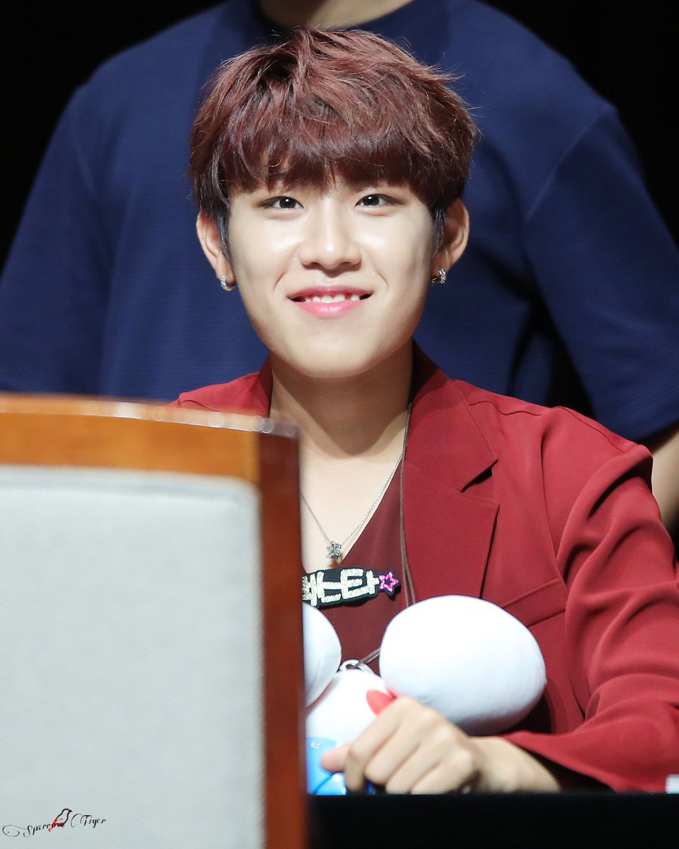 sparrow_tiger99's tweet photo. 180610
어린애 같은 옷음~~😄😄
#박우진 #우진 #워너원 #팬사이회 #parkwoojin #woojin #wannaone https://t.co/BnlBsWHrCY
