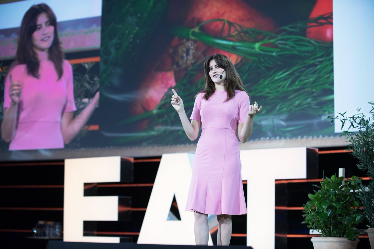EATforum's tweet photo. Lauren Singer explains how it’s possible to live a zero-waste lifestyle #EATforum18 https://t.co/te7BHBlpTV @Trashis4Tossers https://t.co/MCtfAbwHc4