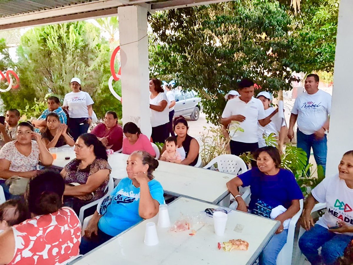 isabeldlp2018's tweet photo. ¡Qué grato recibimiento de mis amigas y amigos de la Colonia Agua Escondida!
Agradezco mucho que me regalen unos minutos para platicar de lo que queremos para #BCS.
#servirteesmipasión #juntospodremoslograrlo #distrito01federal https://t.co/dKzaBKN6yH
