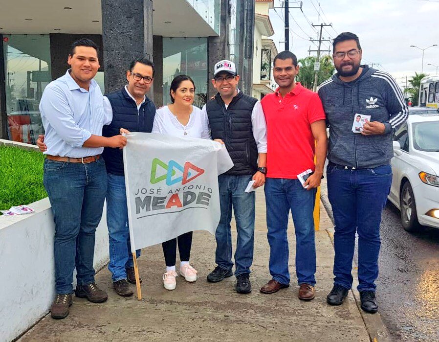 RicardoMCorral's tweet photo. Hoy acompañe a mis amigos @manuelherrera1 Meño y @MakySolisN a dar a conocer su propuesta sobre mochilas y calzado escolar #3D #AhoraSi https://t.co/BAx9oCwrdF