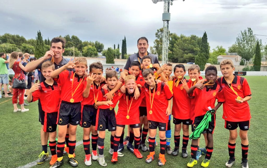 RCD_Mallorca's tweet image. ¡Gran temporada del @RCDMbase!

🏆 Campeones
⚽️ Talentosos
🌍 Internacionales

¡Desde el filial hasta los benjamines, los números han sido de récord!
▶️ rcdmallorca.es/contenidos/not…

#SomelMallorca 
#SomFutur 🔴⚫️
