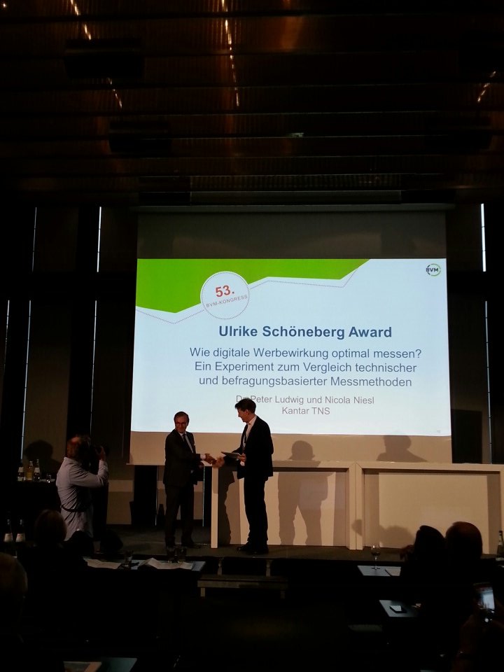 BVM_eV's tweet photo. Zum Schluss des #bvm2018 Kongress noch die Prämierung des "Ulrike Schöneberg Award" (Best Paper) - herzlichen Glückwunsch an Dr. Ludwig u Nicola Niesl von Kantar TNS mit "Wie digitale Werbewirkung optimal messen?" für das bester eingereichte Paper! https://t.co/R4YEMdBmpF