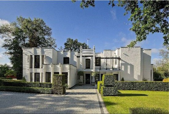 mayfair_knights's tweet photo. Mill Hill Dream Home London

#DreamHomeTuesdays #Mayfairsknights #Property #Realestate #PropertyLondon #Property #PropertyOfTheDay https://t.co/26xxL9UVC0