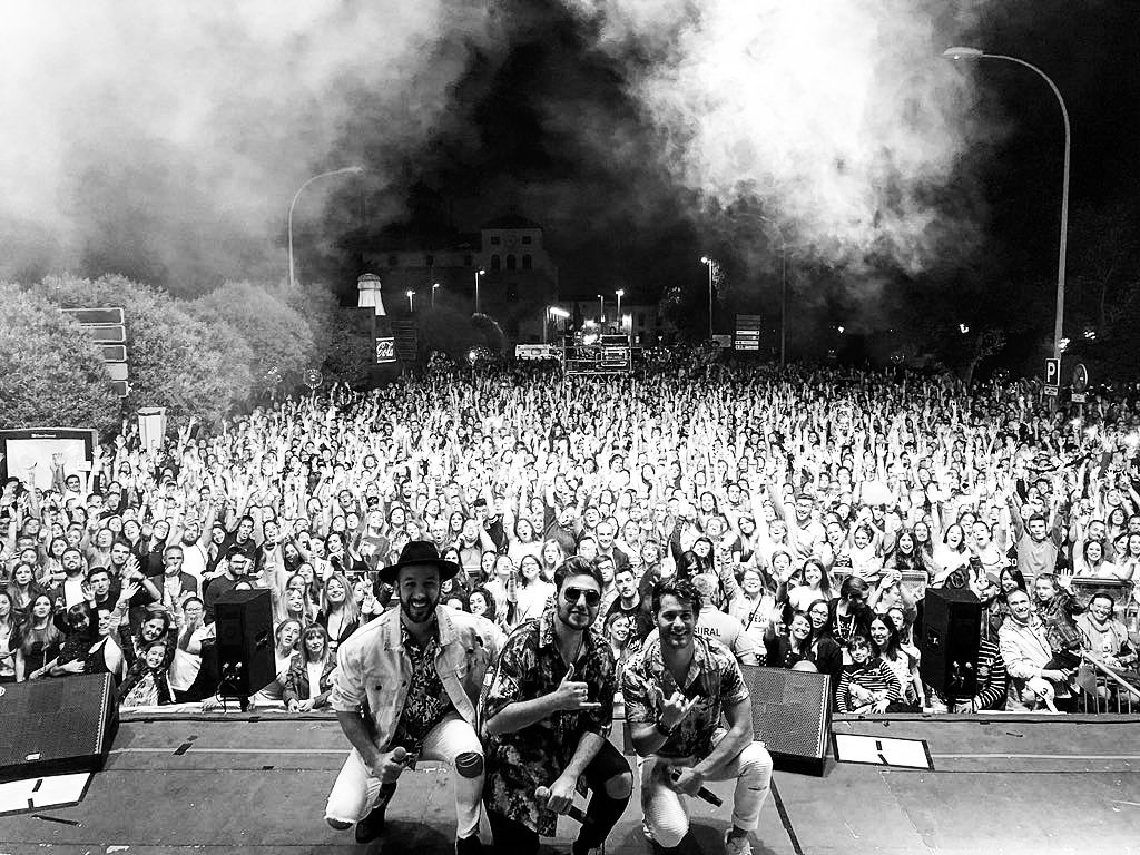 Ruben_Noel's tweet photo. Compartir las cosas buenas las multiplica y repartir el peso de las cosas malas las reduce.
#Corpus2018 #Toledo #ConciertoDialCorpus https://t.co/ixUgDiyl7K