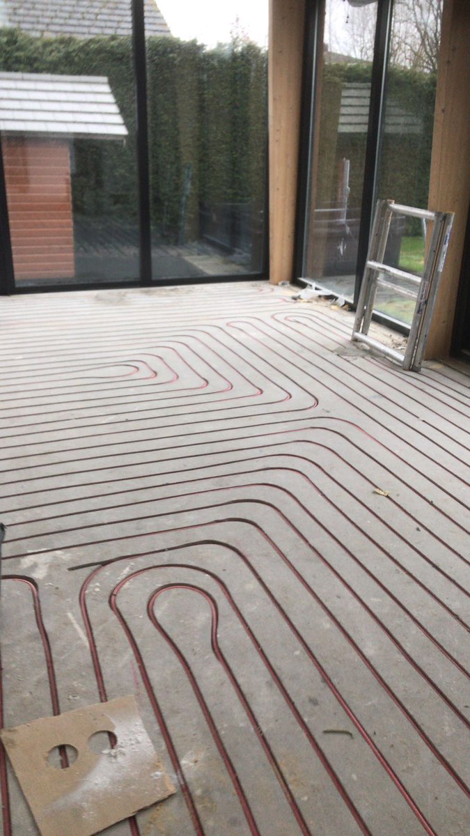 BOUWEXPERT's tweet photo. Onlang mooie renovatie afgerond in Lelystad. Keramisch parket, vloerverwarming, 3st badkamers, 2st toilets, luxe hoogglans keuken, en nog veel meer! https://t.co/5pTI6QF3nD