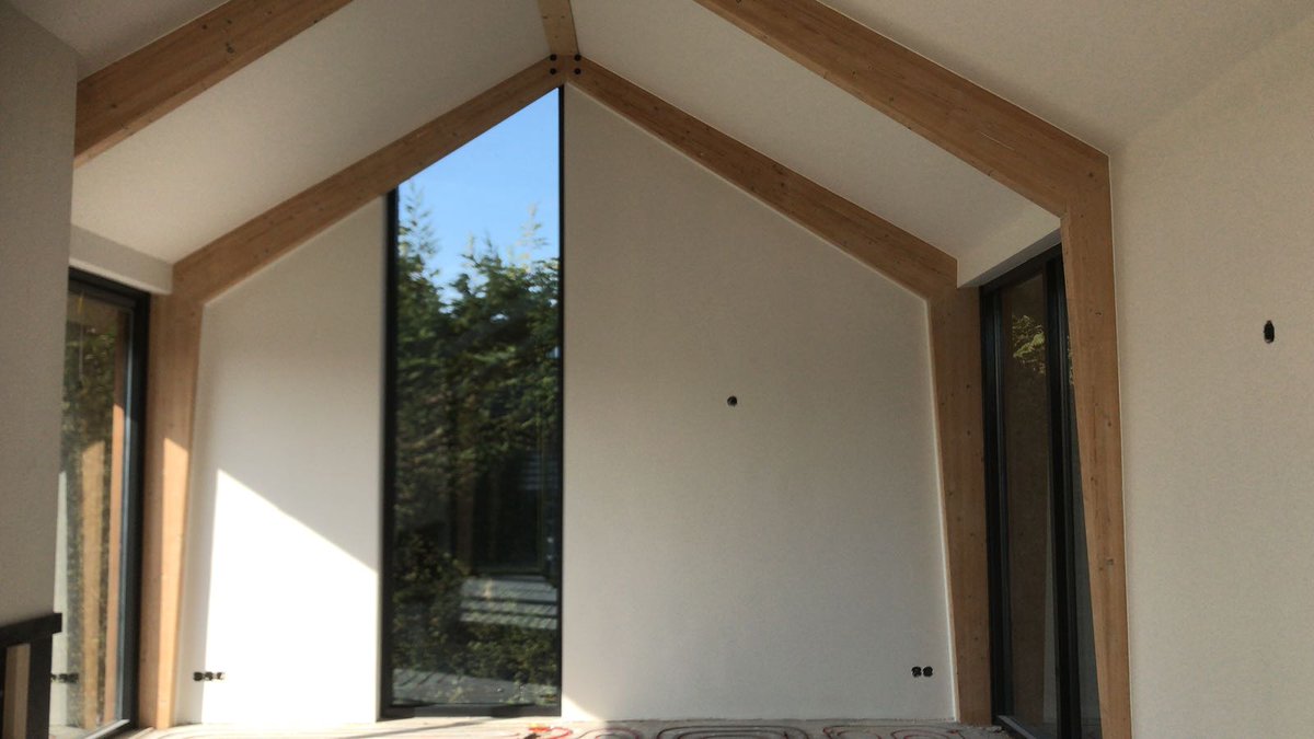 BOUWEXPERT's tweet photo. Onlang mooie renovatie afgerond in Lelystad. Keramisch parket, vloerverwarming, 3st badkamers, 2st toilets, luxe hoogglans keuken, en nog veel meer! https://t.co/5pTI6QF3nD