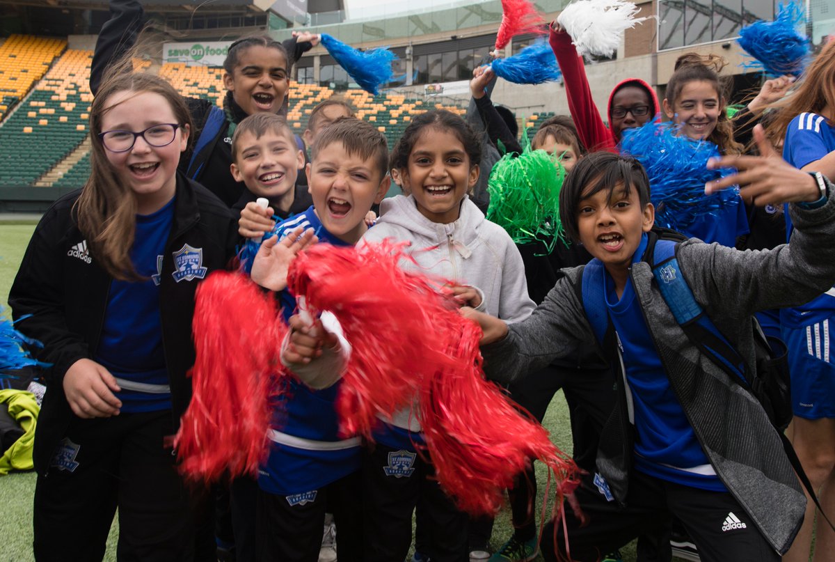 CityofEdmonton's tweet image. A massive show of support for #United2026 &amp;amp; #Edmonton as a candidate host city leading up to FIFA Congress vote tomorrow. #yeg