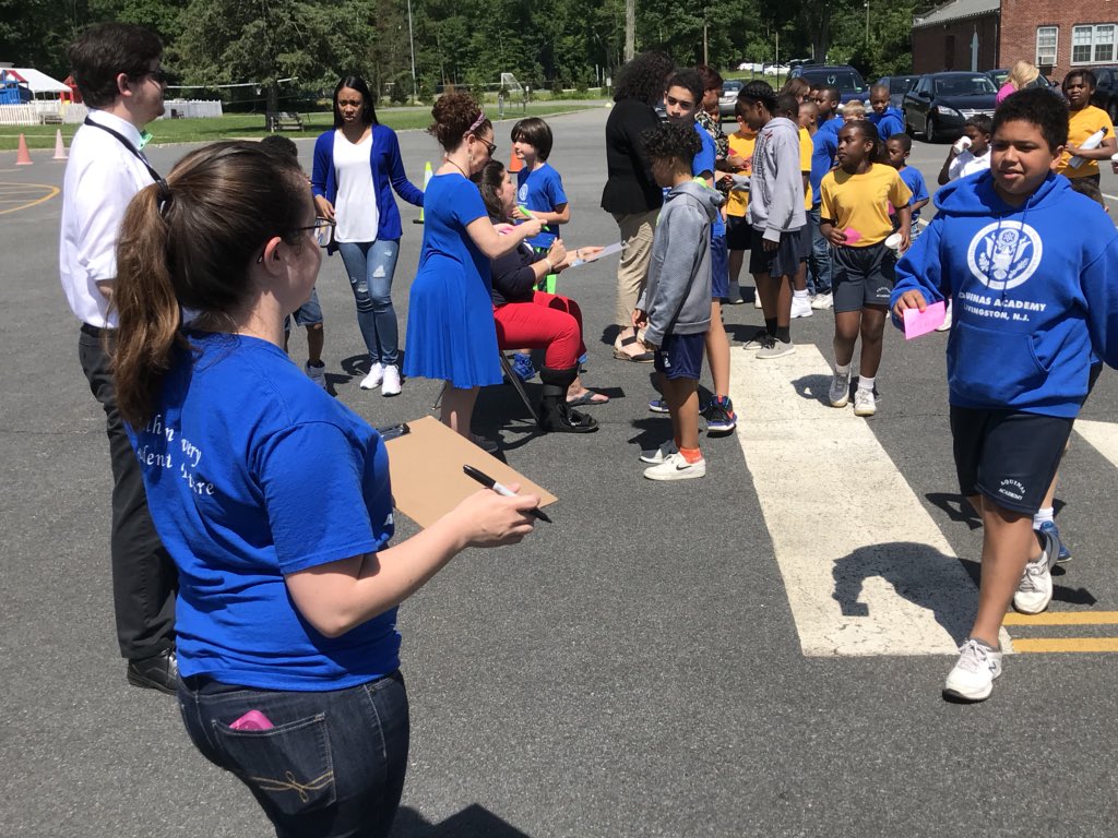 AquinasAcademy's tweet photo. Beautiful day for a Blue Ribbon Walk-a-Thon! What a great activity for the last week of school! https://t.co/chwj7le1R6