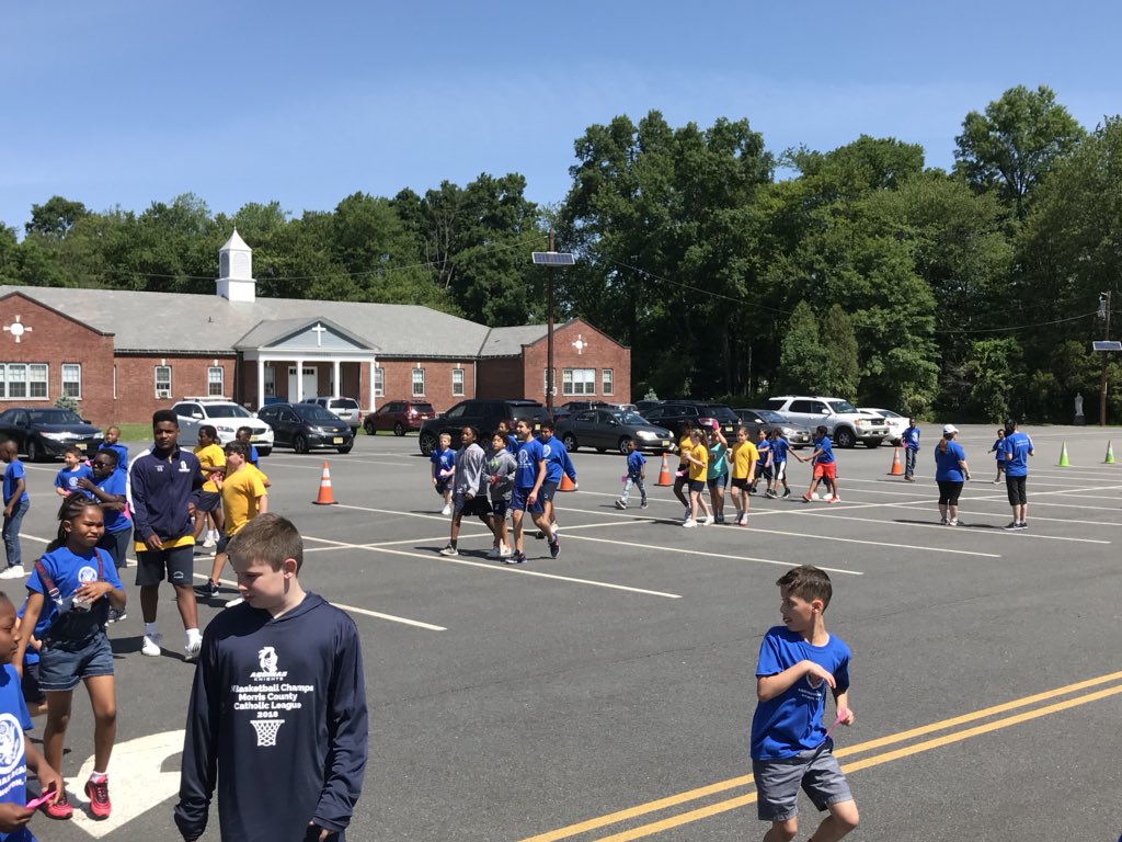 AquinasAcademy's tweet photo. Beautiful day for a Blue Ribbon Walk-a-Thon! What a great activity for the last week of school! https://t.co/chwj7le1R6