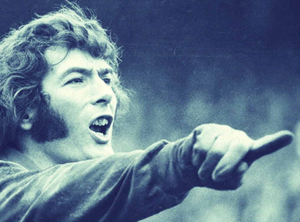 Happy birthday Pat Jennings! A rare breed of goalkeeper to have scored at      