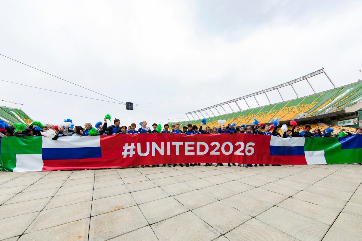 CityofEdmonton's tweet image. A massive show of support for #United2026 &amp;amp; #Edmonton as a candidate host city leading up to FIFA Congress vote tomorrow. #yeg