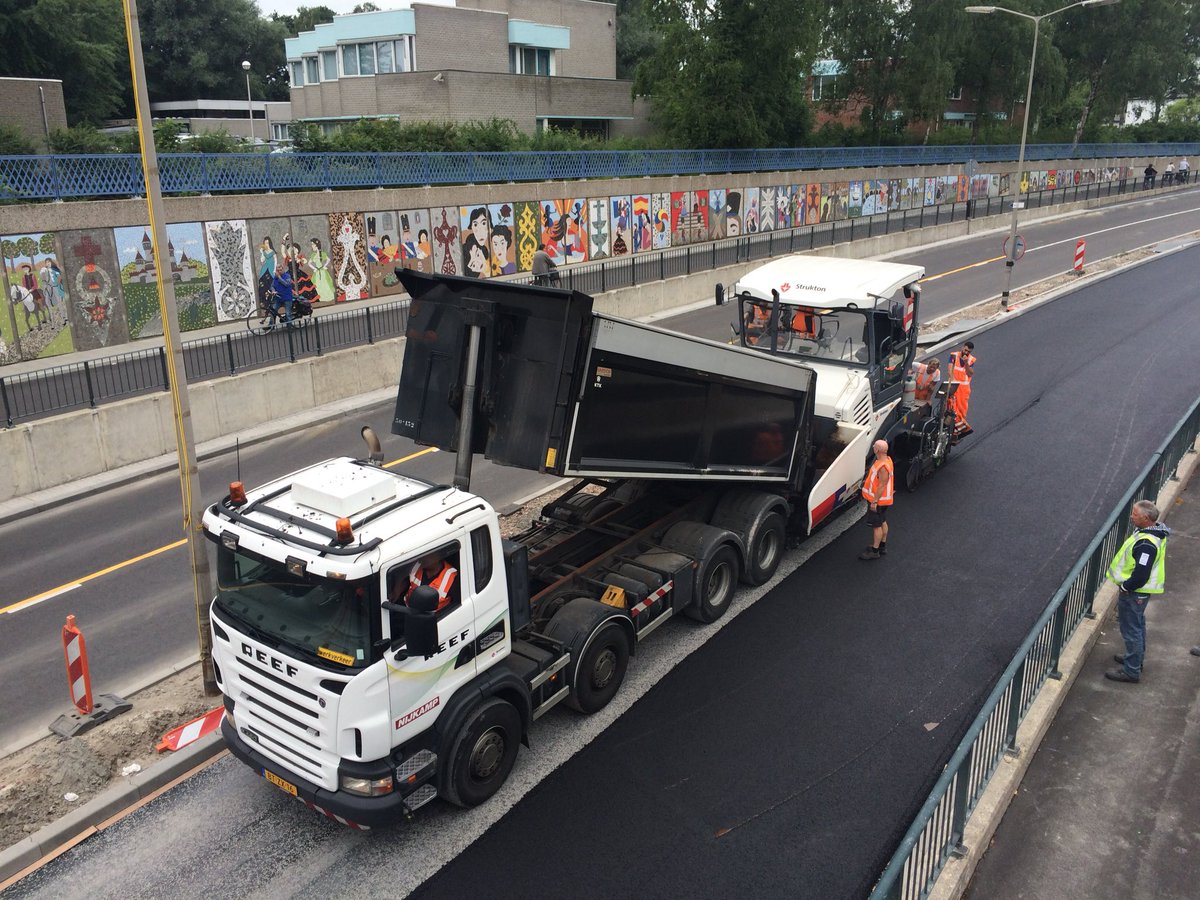 KoenNaafs's tweet photo. Vandaag weer een mooi stukje werk maken! @ReefInfra #VanHeteren @Gemeente_Almelo Op naar het einde van een mooi project! https://t.co/dfVnES2inU