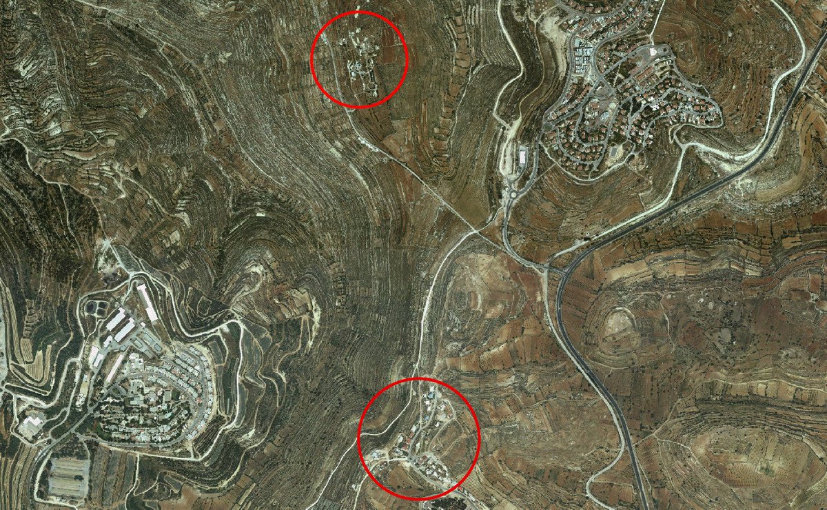 RegavimEng's tweet photo. One picture illustrates a decade of Regavim's work: Lower area is #Netiv HaAvot, upper is illegal Arab settlement. Bulldozers are busy at one - while the other remains untouched. "Selective" enforcement = anarachy! https://t.co/NGrttskEY3 https://t.co/AXOrSz0O4z