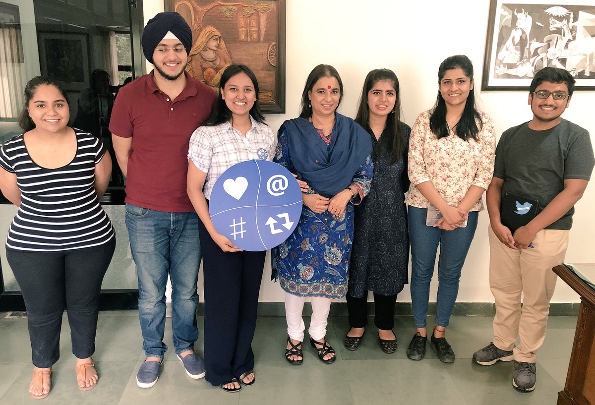 cheezeNbeach's tweet image. Day1 at #SkillCamp From #Gender talks to #TwitterBasics we got so much #love #information &amp;amp; #khana out of these people! 😍♥️
AND met the amazing @ranjanakumari mam. Couldn’t be happier! 
LOVING IT! @TweeSurfing @TwitterIndia #Crosswords #WhoIsTheSmartest