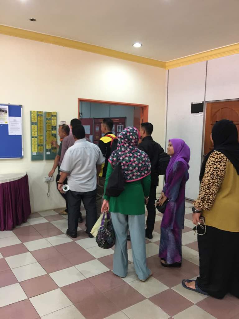 Sesi bermaafan sesama warga kerja CKE Pahang sebelum bermula cuti Aidilfitri 1439H... Selamat pulang ke kampung halaman...