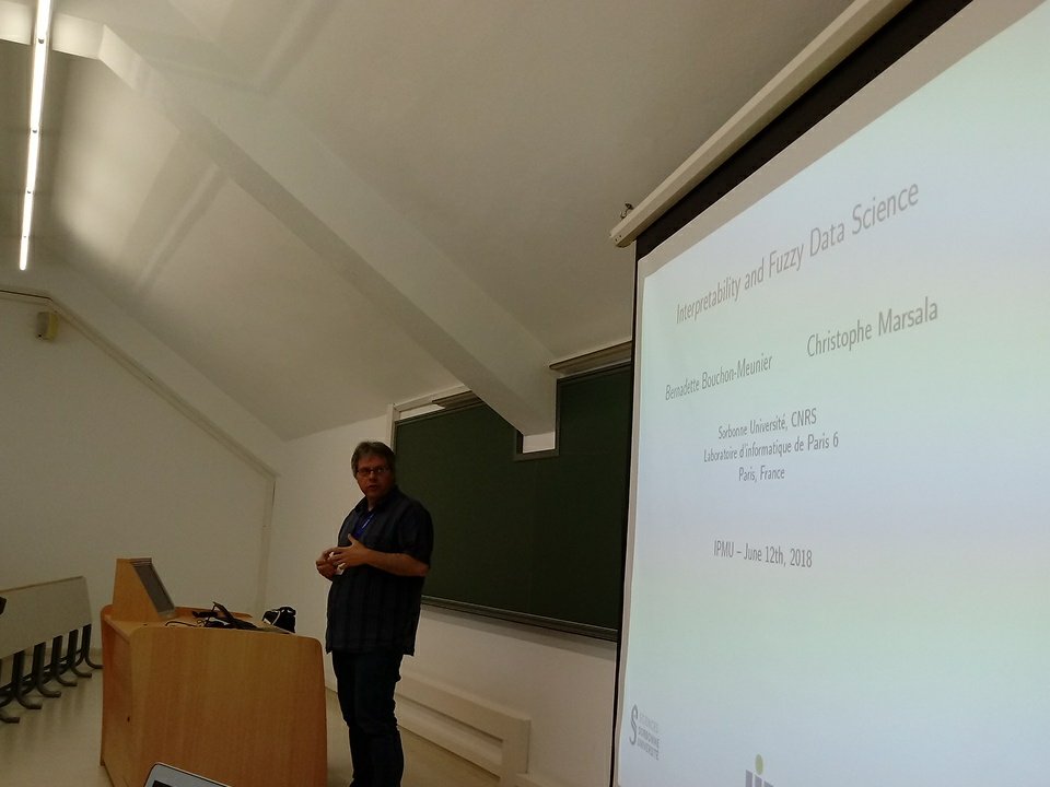 MCIS_Cadiz's tweet photo. Christophe Marsala presentando su trabajo titulado "Interpretability ans Fuzzy Data Science" en #IPMU2018 https://t.co/FZjoSC2I8Q