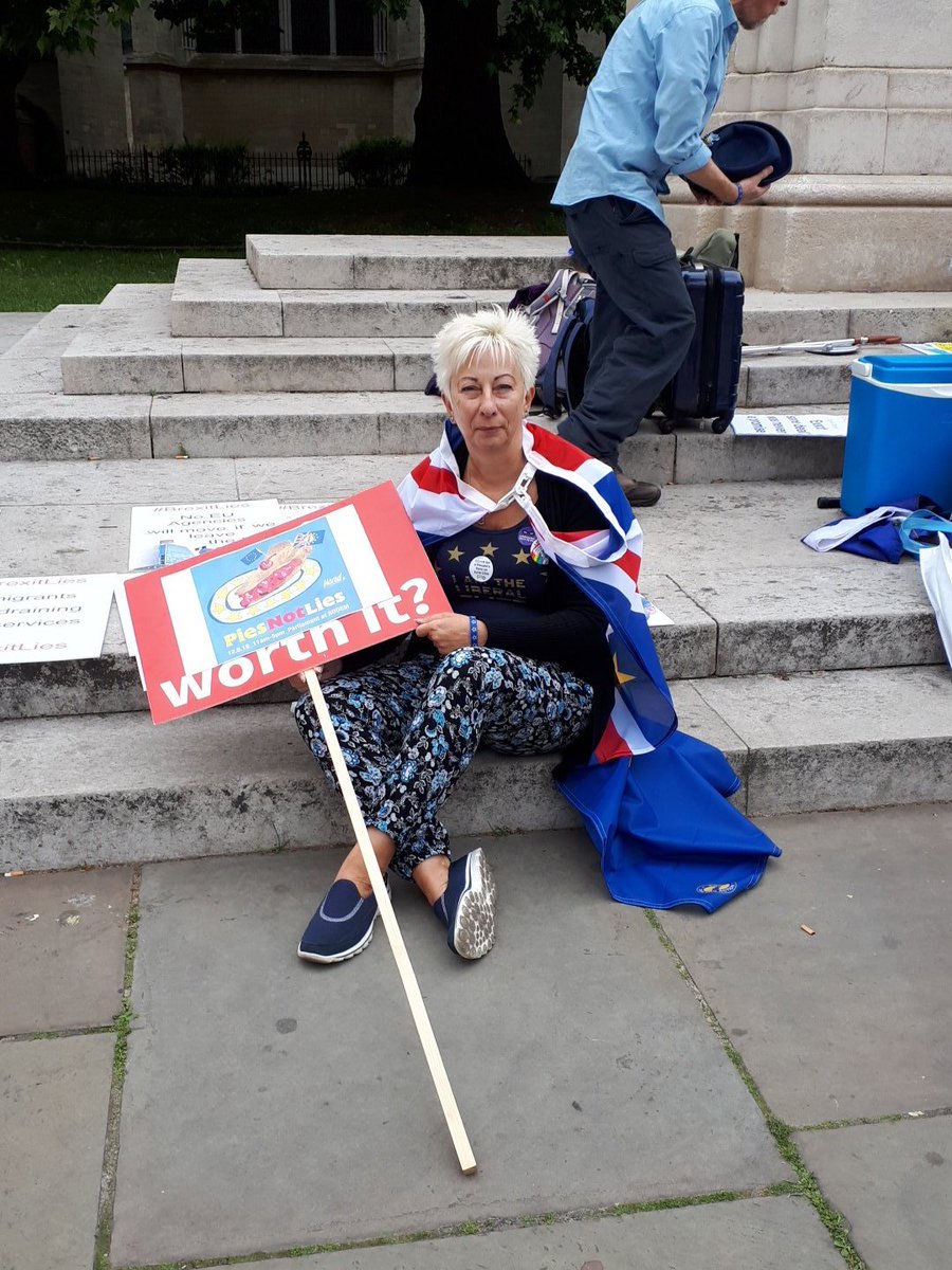 MrsEmmaJK's tweet photo. Exchanging badge tips from a pro - @SandraDunn1955 Blue Peter eat your heart out, lol x #Remainathon https://t.co/kB6aTRr28U