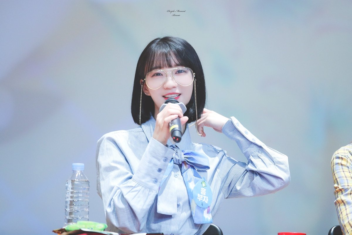 Binnie_Moment's tweet photo. 180520 부산디자인센터 팬사인회

@WM_OHMYGIRL
#오마이걸 #OHMYGIRL 
#오마이걸반하나 #OHMYGIRLBANHANA
#비니 #BINNIE #배유빈 https://t.co/zUkSCcN7sE