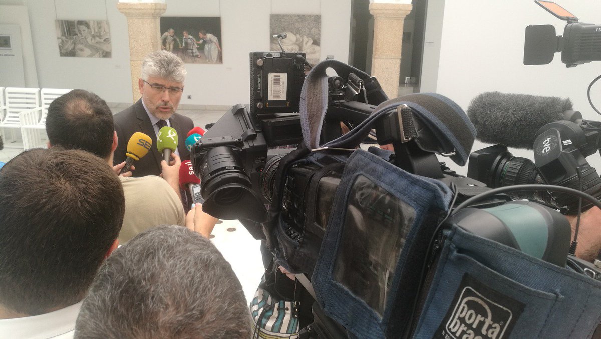 GPSocialistaExt's tweet photo. “¿Cómo va a entender Monago lo que significa el Pacto de Empleo firmado con sindicatos y empresarios? Es imposible para alguien que repudió el diálogo social", @valentingarciag https://t.co/eSPPbuWKr6