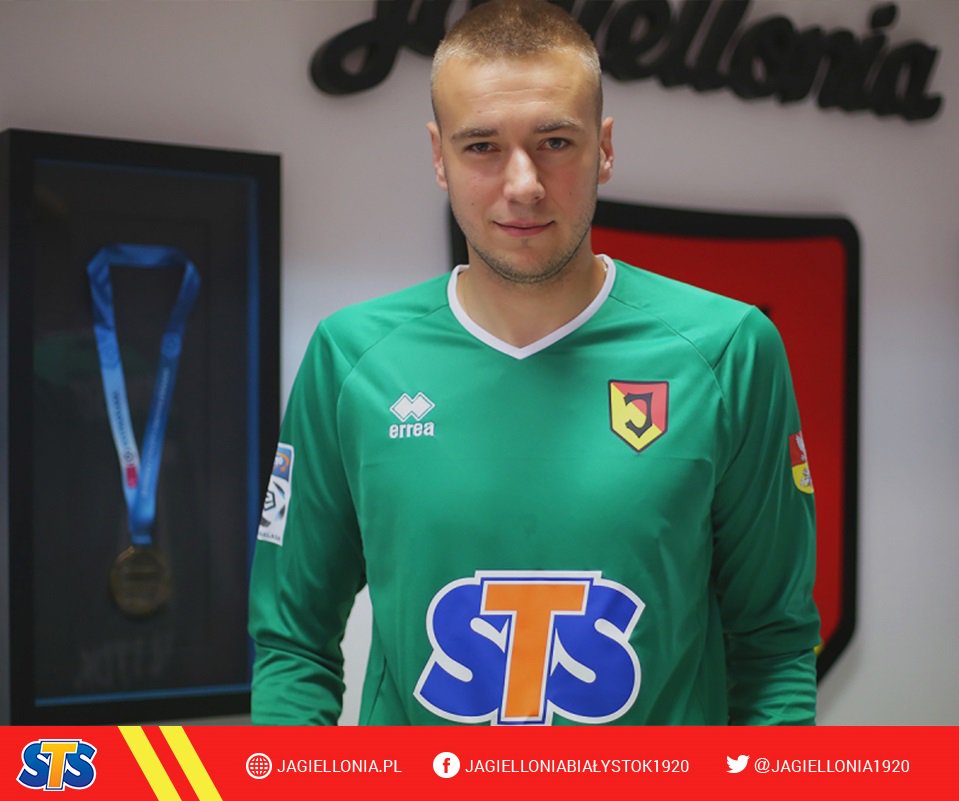 Jagiellonia1920's tweet photo. ‼️ Grzegorz Sandomierski wraca do Jagiellonii! 28-letni bramkarz podpisał z naszym klubem dwuletni kontrakt z opcją przedłużenia o kolejny rok! Grzesiek, witamy w domu! 😊

Więcej ➡️ https://t.co/liGIiQajSy https://t.co/QC2JNltTsC