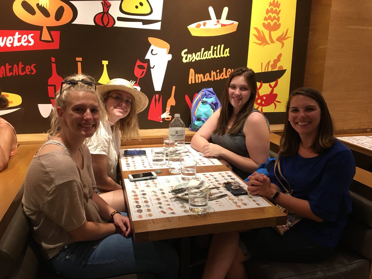 More of us at Tapa Tapa Restaurant😊