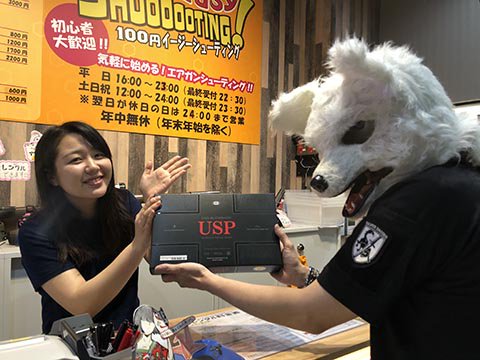 EShoooooting's tweet photo. ご報告が遅くなってしまいましたが、ゾロ目達成者がお二人となった5月のES-88は、厳正な抽選の結果、mako様が賞品を獲得されました！
makoさん、おめでとうございます！
抽選の模様は下記リンク先でご覧いただけます。
https://t.co/13OGnsTjiU
#八王子 #ES88 #ゾロ目 https://t.co/mKbKfASk23