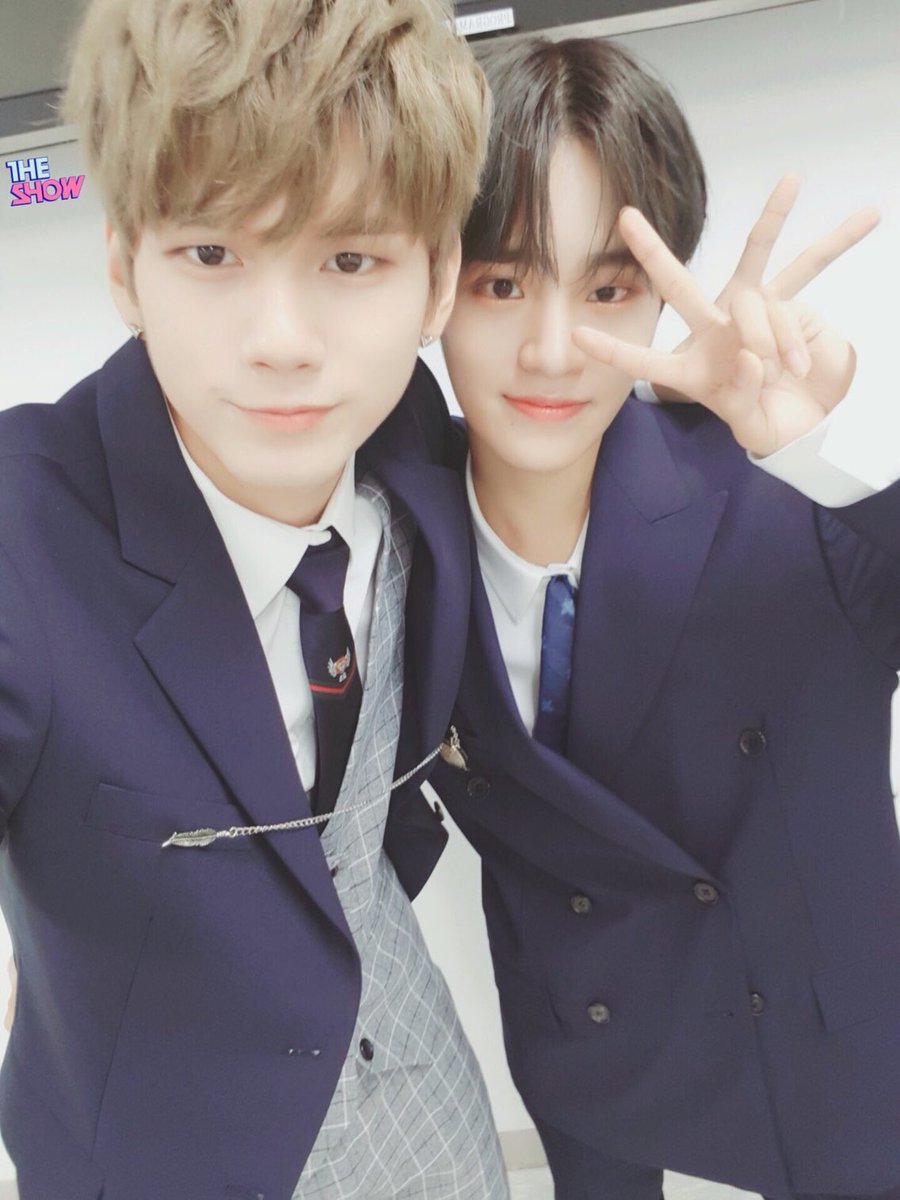 daehwi___0129's tweet photo. 새삼 또 느끼는거지만
옹성우 왤케 잘생김?
미모실화냐 https://t.co/yFhH67TF8K