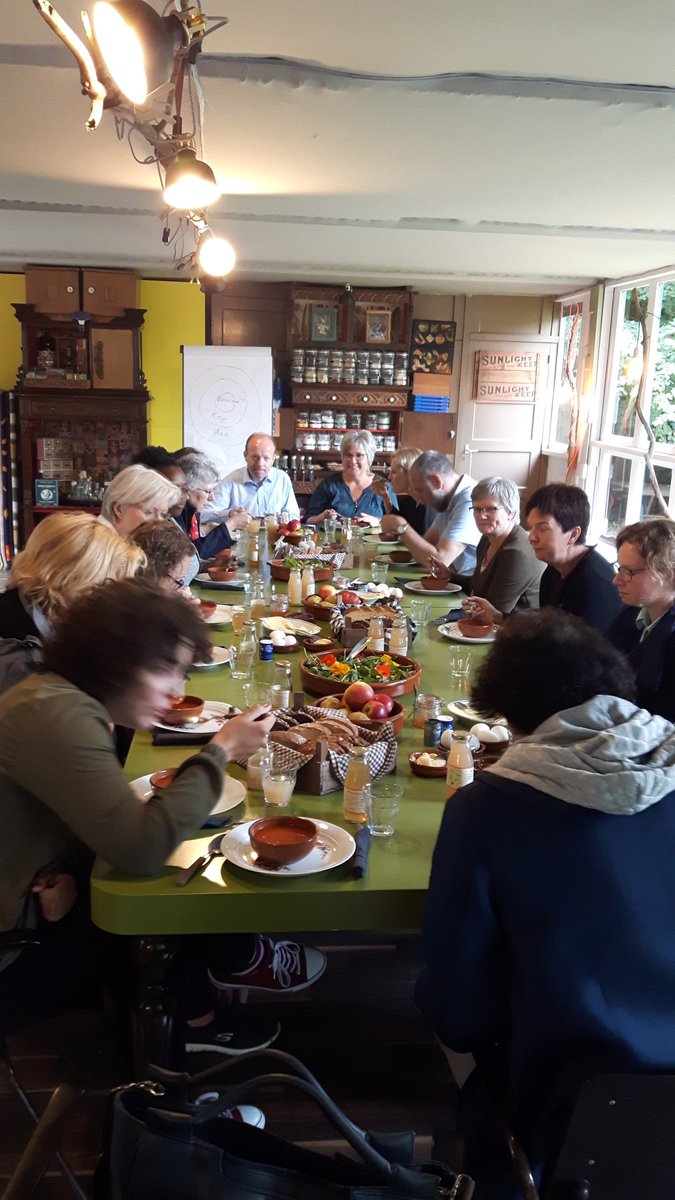 ElskeThomassen's tweet photo. Lekkere lunch als afsluiting van onze hei-ochtend bij #natuurtalent010 @Samen_010 @Hannydk @wilmapetersenk @AlexanderBorst @henkkamminga https://t.co/2z4F7MnFfn
