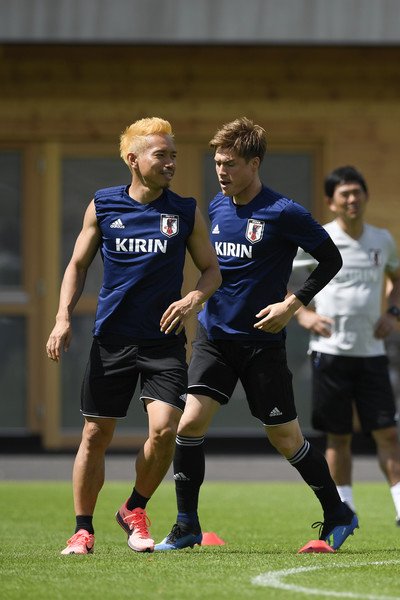 1bet日本公式 W杯 運命をかけたパラグアイ戦まであと1時間 スーパーサイヤ人にインスパイアされた長友佑都の髪型にも注目 もっと詳しく T Co 8wwgtytmr6 1でワールドカップ W杯 パラグアイ戦 サッカー日本代表 サムライブルー