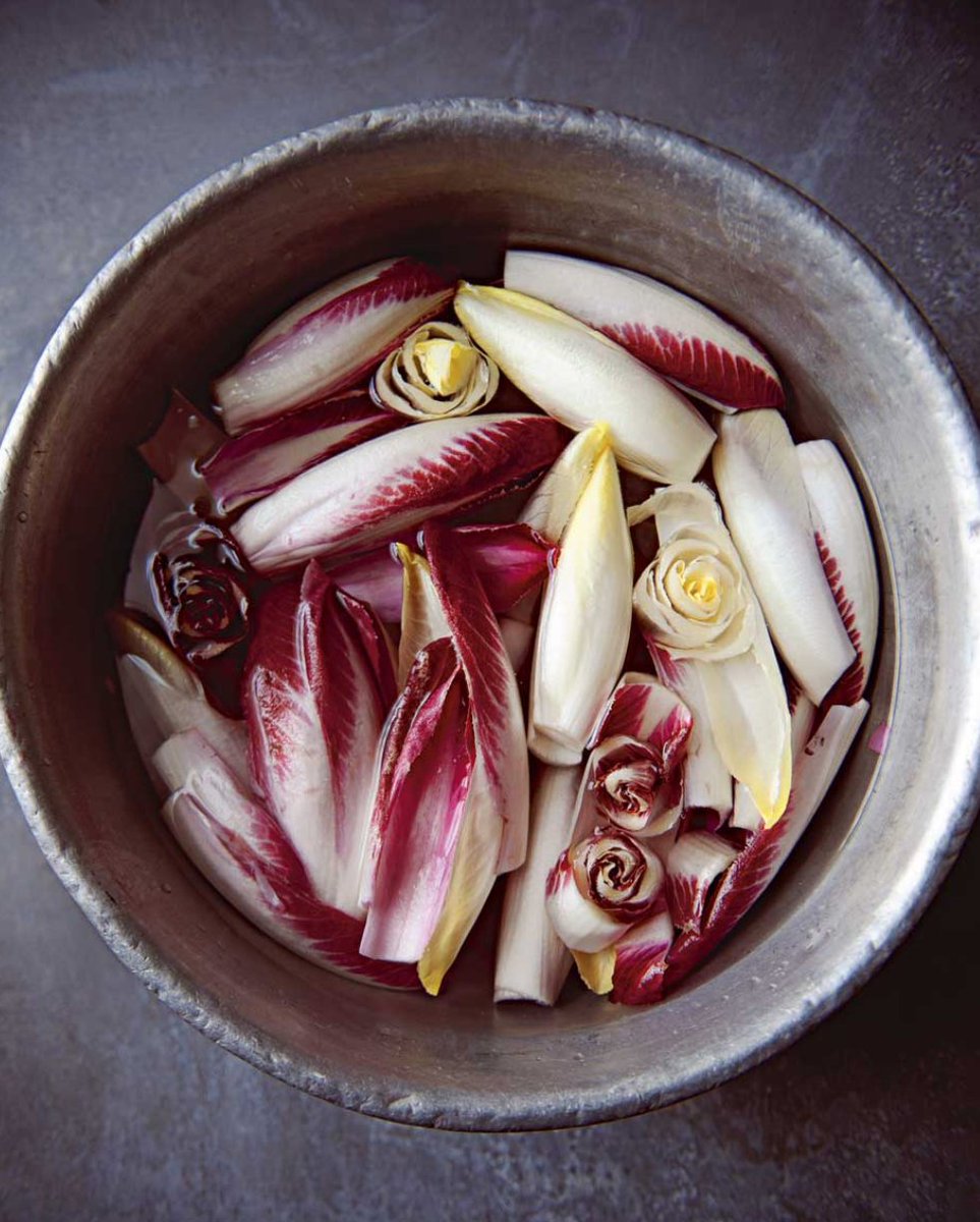 APPLEBEESFISH's tweet photo. We use #redchicory to compliment the lighter flavours of our #seabass fillet. The #chicory has a bitter and spicy taste to it which goes with the fish perfectly. https://t.co/ncdA7uxDVB