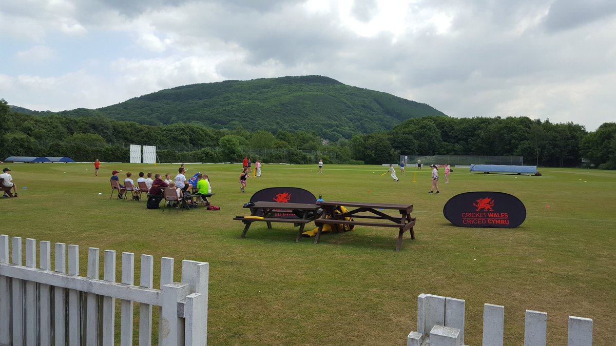 EvsCommCoach's tweet image. Looks like a tight finish between @BlaenBaglanPrim Beasts and The @CwmafanPrimary Wizards @PirateCricket Kwik Cricket Tournament @Chance2Shine @CricketWales #closecall #goodatmath 🙄🏏🏏