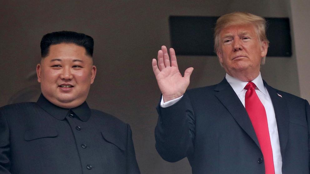 norcoreano's tweet photo. ¿Recordáis cuando Hitler y Stalin firmaron un pacto de no agresión pero en realidad se estaban repartiendo Europa? 😉 https://t.co/C4zouz8rOA