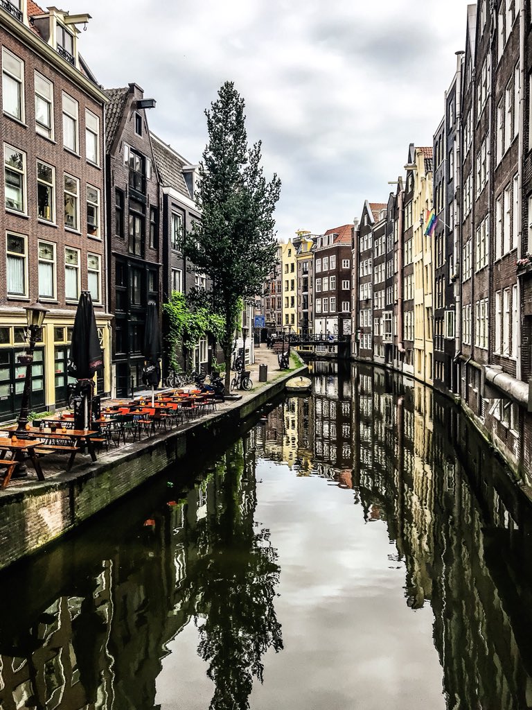 debyanna's tweet photo. View on the Oudezijds Achterburgwal in #Amsterdam Happy Tuesday 🐦💙 https://t.co/hRzZypbb4n