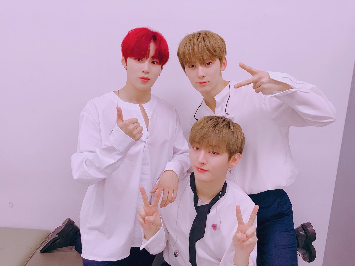 Wanna One tweet media